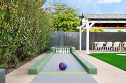 The Desert Emerald: Pool, Hot Tub, Games & More