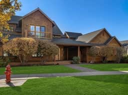 Walk to Downtown with Pool, Hot Tub + more access