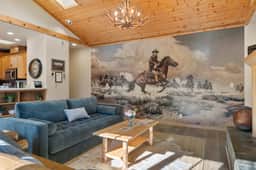 Walk to Downtown with Pool, Hot Tub + more access