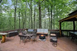 4 Br Cabin | Walk to Beach | Pool Table | Arcade
