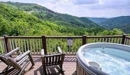 5 Min to Hatley Pointe~Hot Tub~Games~Dog Friendly