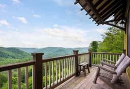 5 Min to Hatley Pointe~Hot Tub~Games~Dog Friendly - Image 2