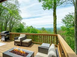 Mountain Retreat: Views, Sauna, Hot Tub, Arcade