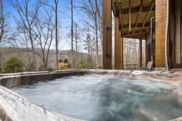 Blue Ridge Cabin~Stunning Views!~Hot Tub~Game Room