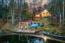 Poconos Waterfront Retreat • Kayaks • Hot Tub