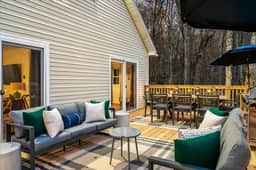 Poconos Waterfront Retreat • Kayaks • Hot Tub