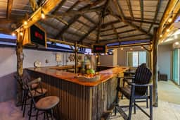 Sleeps 8! Tiki Bar~Pool~Hot Tub~Fire Pit