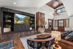 34 Acre Escape~Games~Hiking~Pool Table~Bicycles