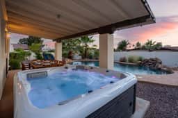 The Sunset Peak: Sleeps 18~Heated Pool~ Hot Tub