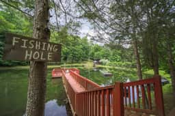 2 Cabins on Private Pond • Sleeps 30•Sauna•Hot Tub