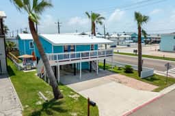 The Wave House: Sleeps 16~Pool~Hot Tub~Bikes