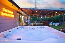 Sleeps 10 - Pool - Hot Tub - Fire Pit - Playground