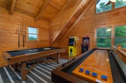 7 Br~Sleeps 20~Sport Court~Pool~Hot Tub~Playground