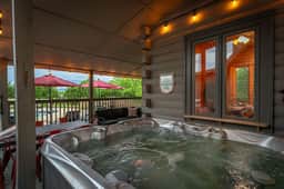 7 Br~Sleeps 20~Sport Court~Pool~Hot Tub~Playground