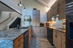 Sleeps 10~Stunning Views~Private Sauna~Fireplace