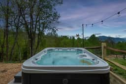 Sleeps 20! Hot Tub~Outdoor Theater~Fire Pit~Games