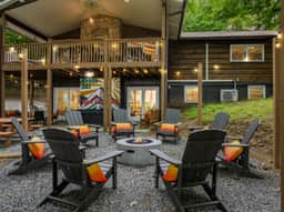 5 Min to Hatley Pointe! Après Ski~HotTub~FirePit