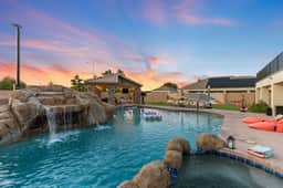 Luxury 6BR Retreat - Pool, BBQ, Theater and Games