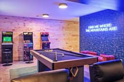 5 Br Sleeps 14! Hot Tub-Sauna-Movie Theatre-Arcade