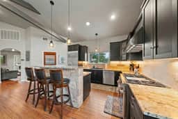 2 Home Getaway-Pool-Hot Tub-Pickleball Court