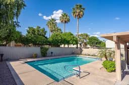 The Haven: Private 3BR | Pools | Courts | Firepit
