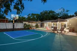 Sleeps 10•Pool•Hot Tub•Sport Court•Pool Table