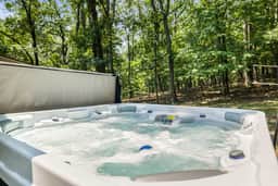 Cozy Retreat: Sauna, Hot Tub, Game Room