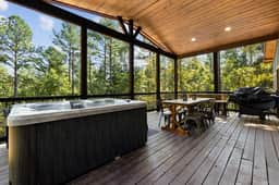 Broken Bow Luxury Cabin • Hot Tub • Playset/Games