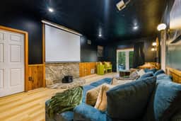 Modern Peaks • Hot Tub • Sauna • Theatre Room
