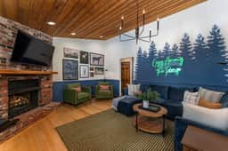 Epic Home Sleeps 20-Basketball Court-Hot Tub-Sauna