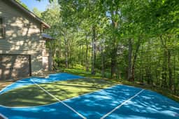 Epic Home Sleeps 20-Basketball Court-Hot Tub-Sauna