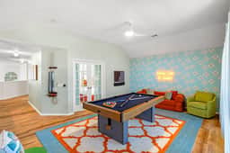 The Painted Paddle: Pool, HotTub, Pickleball Court