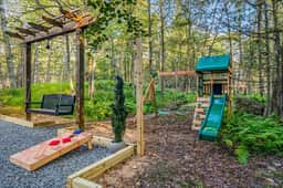 Poconos Pines Escape • Sauna • Hot Tub •Playground