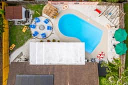 Resort Backyard Tiki Bar Fully Renovated Pool
