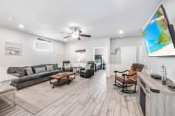 Spacious TownHouse ~ Walk to Beach ~ Resort Pool