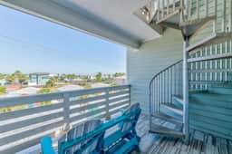 Spacious TownHouse ~ Walk to Beach ~ Resort Pool