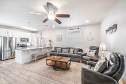 Spacious TownHouse ~ Walk to Beach ~ Resort Pool