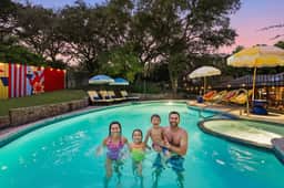 Sleeps 16! Heated Pool, Hot Tub, & Sport Court - Image 5