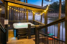 The Waterside Retreat: Hot Tub, Kayaks, EV Charger - Image 5
