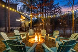 The Waterside Retreat: Hot Tub, Kayaks, EV Charger