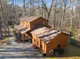 River Lodge • Kayaks • Mins to Blue Ridge • River
