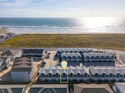 Walk to Beach~Private Hot Tub~Pool~Dog Friendly