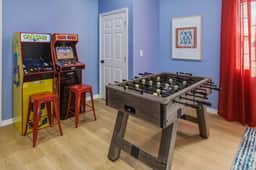 Sleeps 10 • Heated Pool • Game Room • Hot Tub