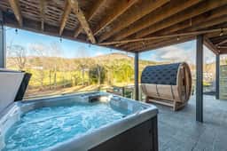 Mountain Retreat • Sauna • Outdoor Dining • Nature