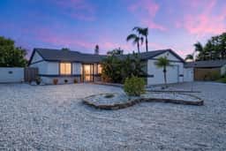 Poolside Oasis • Sleeps 8 • Game Room • Putt Putt