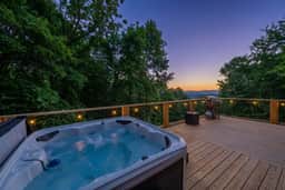 Mars Hill Retreat: Sauna, Wet Bar, Hot Tub, Views