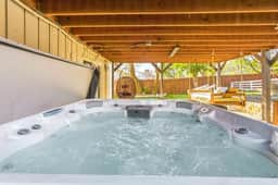 Private Resort | 4 Baths Near Pearl