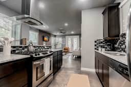 The Rosewood Retreat: 6BR's | HotTub | DogFriendly