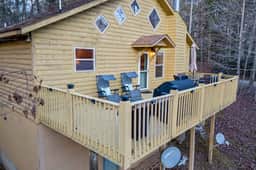 Cozy Cabin in Mountains | Firepit | Views | Games