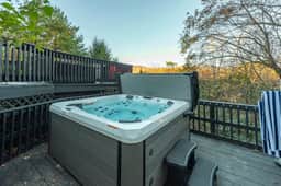 Expansive Deck Sleeps 16 Hot Tub Game Room - Image 2